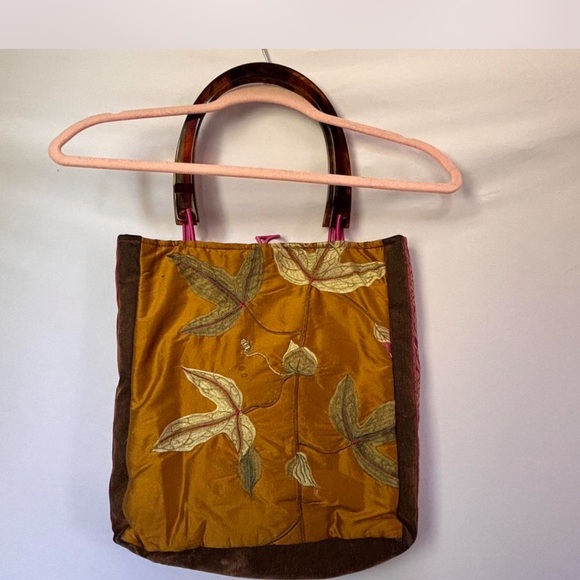 Elegant Floral Embroidered Shoulder Bag - Pink and Brown - Picture 2 of 4